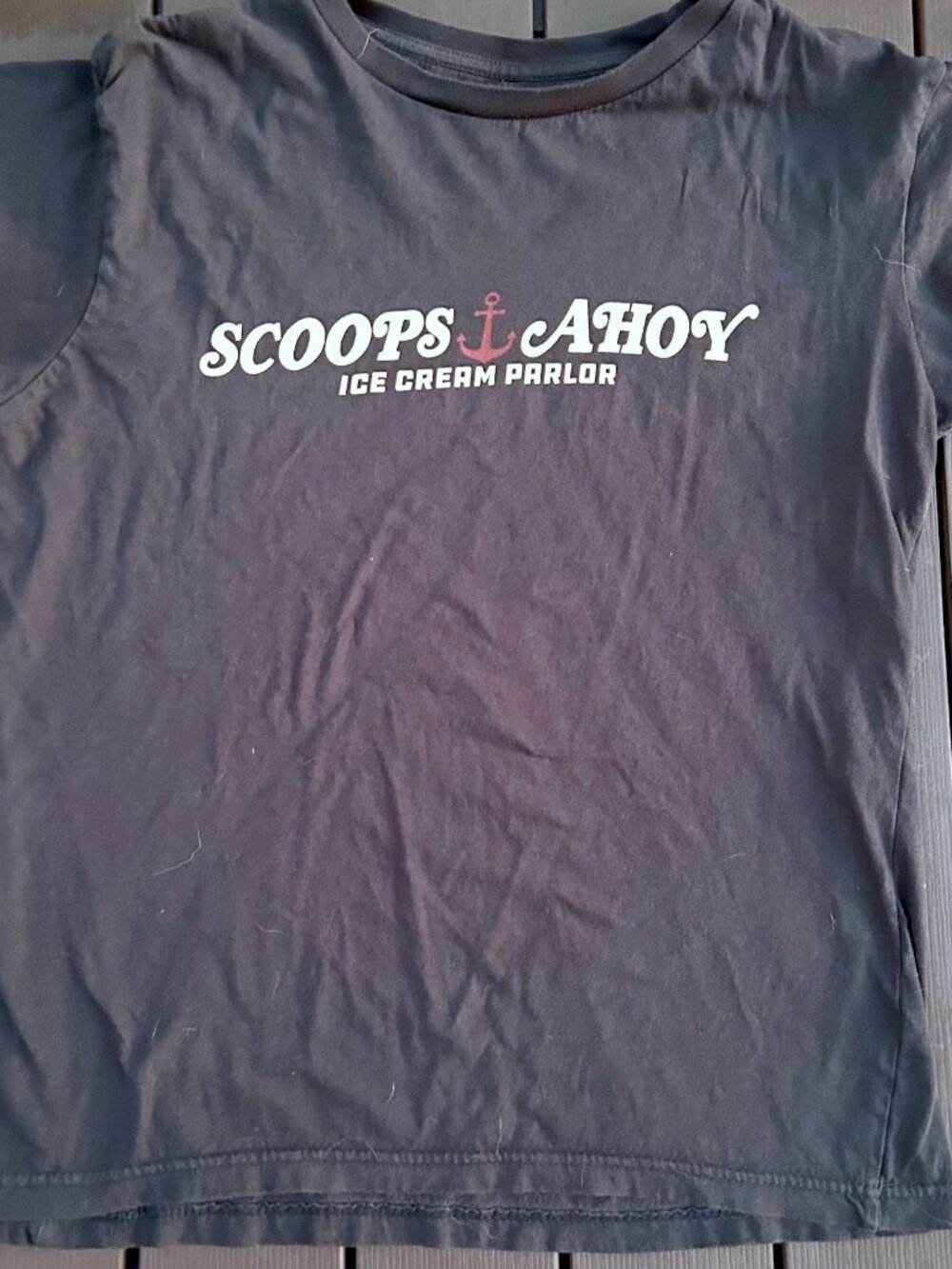 Juniors' Stranger Things Scoops Ahoy Simple Logo Fitted Navy Graphic Tee